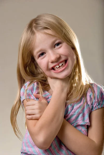 Szczęśliwa Ośmioletnia Dziewczynka — Zdjęcie stockowe
