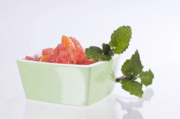 Yeşil Kasede Meyve Salatası — Stok fotoğraf