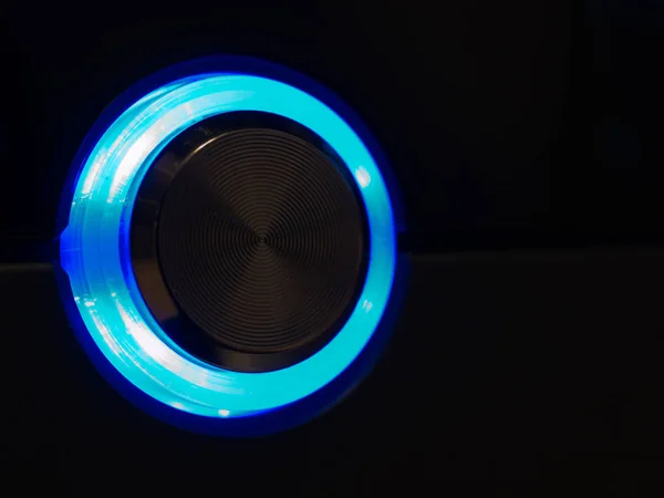 Ένα Ηλεκτρικό Μπλε Κουμπί Κύκλος — Φωτογραφία Αρχείου