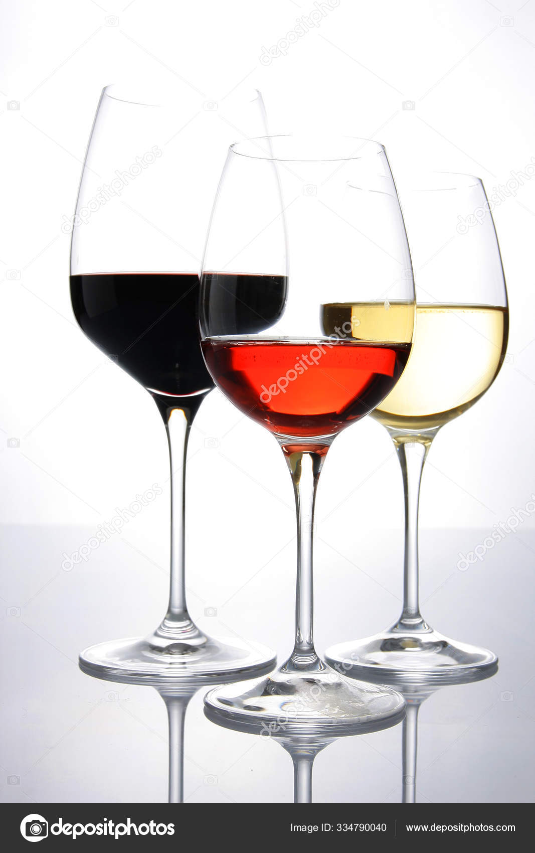 https://st3.depositphotos.com/29384342/33479/i/1600/depositphotos_334790040-stock-photo-big-wine-glasses-decanter.jpg