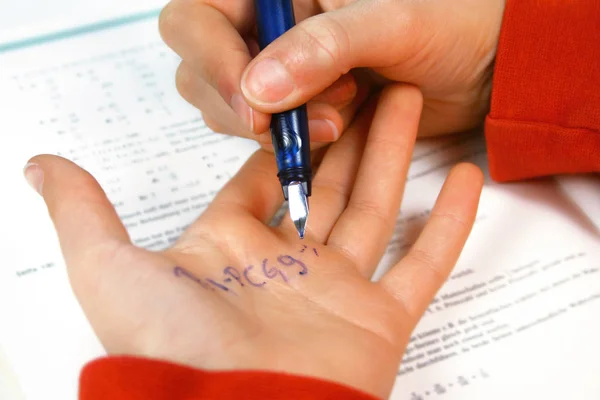 Vrouwelijke Hand Met Pen Potlood — Stockfoto