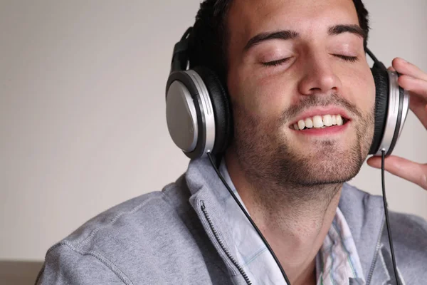 Hombre Con Auriculares Auriculares — Foto de Stock