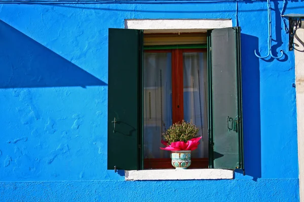 Colorida Ventana Con Persianas Isla Burano Venecia Italia — Foto de Stock