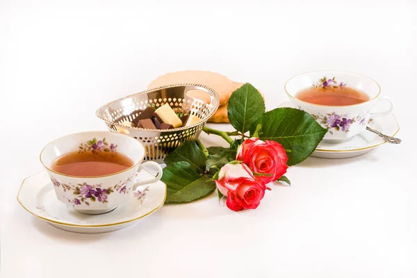 Duas Xícaras Chá Com Chocolates Biscoitos — Fotografia de Stock