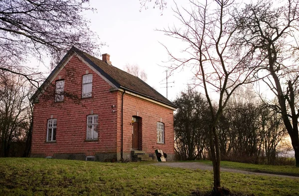 Oude Stenen Huis Bij Zonsondergang — Stockfoto