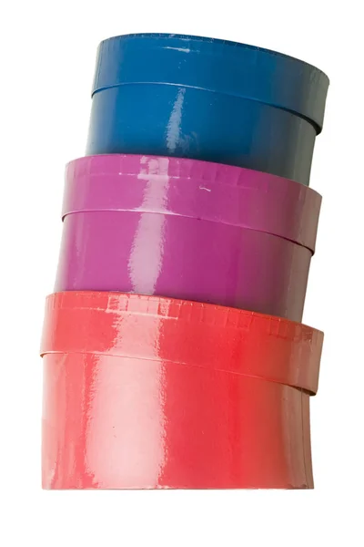 Beyaz Arkaplanda Izole Edilmiş Renkli Plastik Şişeler Yığını — Stok fotoğraf