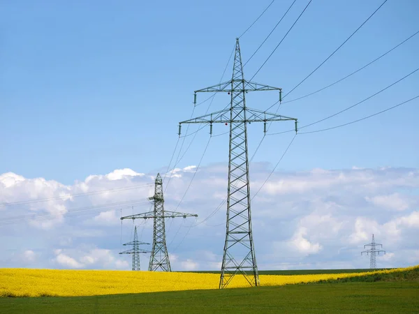 Linie Przesyłu Energii Elektrycznej Energia Elektryczna — Zdjęcie stockowe