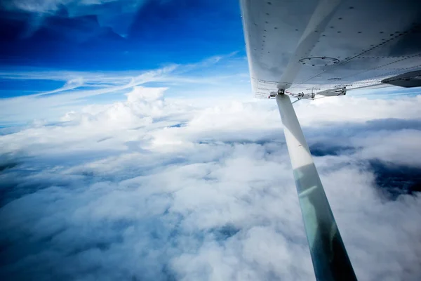 Ala Avión Cielo Plano —  Fotos de Stock