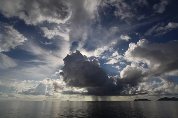 Céu Tempestuoso Dramático Com Nuvens — Fotografia de Stock