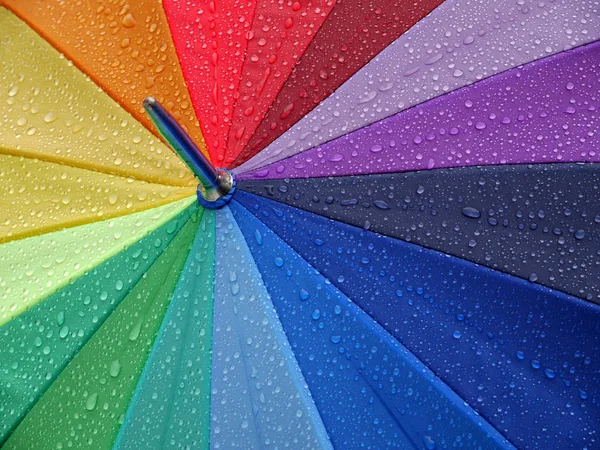 Ombrello Colorato Sullo Sfondo Dell Arcobaleno — Foto Stock