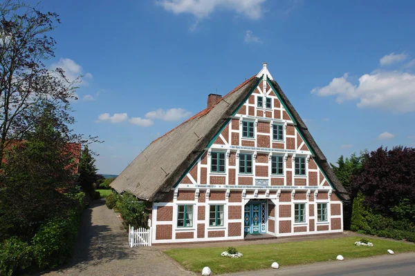 Steinkirchen的都铎风格的房子 — 图库照片