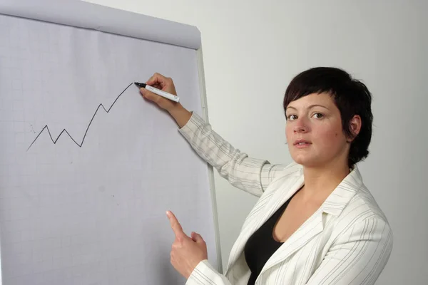 Mujer Joven Que Presenta — Foto de Stock