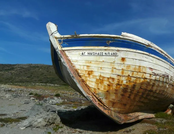 ミラトスの海岸にある古い船は — ストック写真