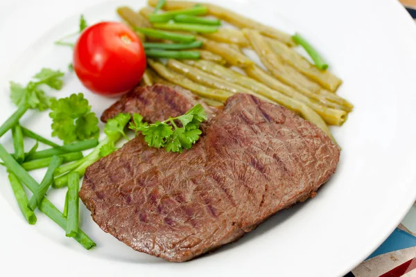 Sült Marhahús Hátszín Steak Zöldbabbal — Stock Fotó