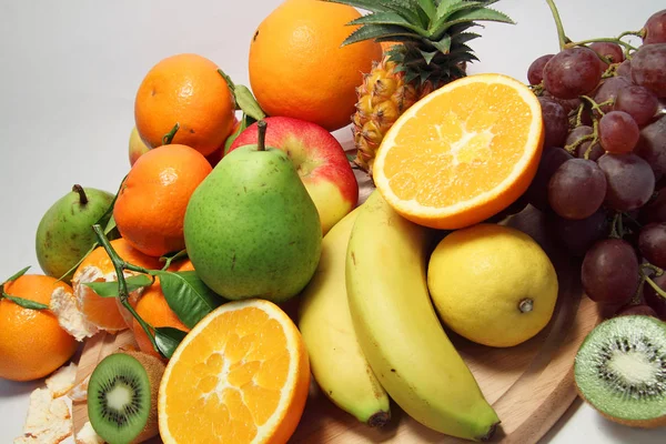 Färska Frukter Och Grönsaker Ett Träbord — Stockfoto