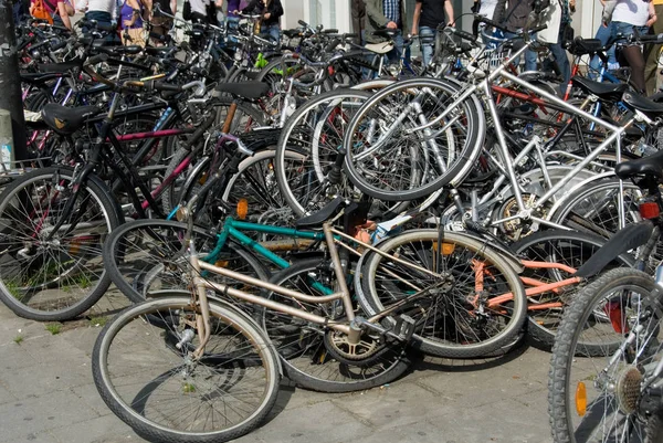 Σειρά Ποδηλάτων Στην Πόλη — Φωτογραφία Αρχείου