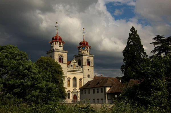 Tmavé Mraky Nad Kostelem — Stock fotografie