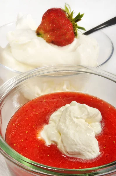 Puré Fresa Con Crema Batida —  Fotos de Stock