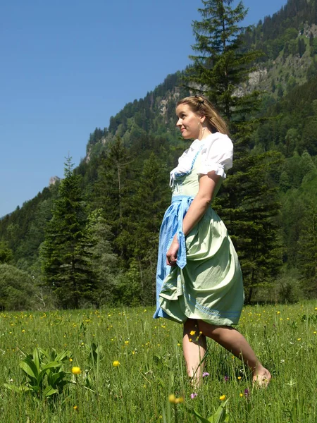 Kellnerinnen Tracht — Stockfoto