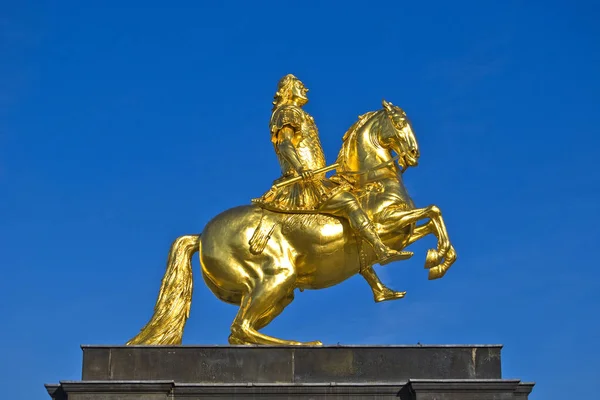 Statue Eines Königs Des Goldenen Reiters — Stockfoto