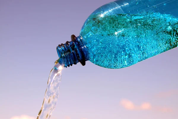 Gota Água Fundo Azul — Fotografia de Stock