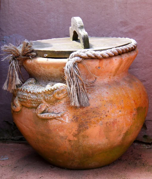 Натюрморт Традиционной Керамикой — стоковое фото