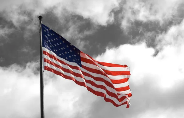 Amerikansk Flagga Mot Himlen — Stockfoto