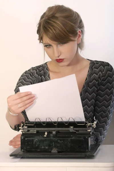 Brief Lezen Typemachine Stockafbeelding