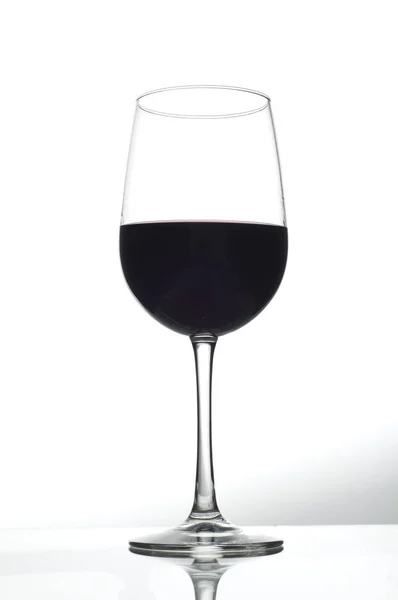 赤ワイン付きのワイングラス1枚 — ストック写真
