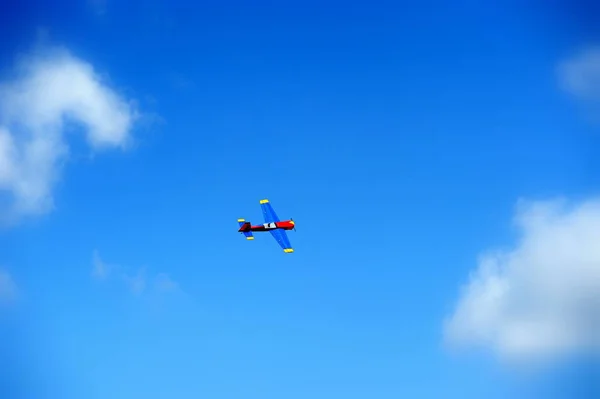 Drone Volando Cielo Azul —  Fotos de Stock