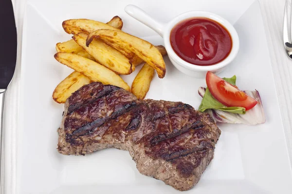 Steak Frites Dans Une Assiette — Photo