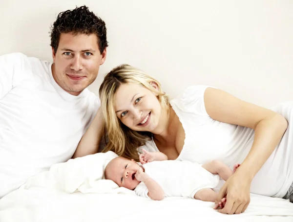 Close Young Family — Stock Photo, Image