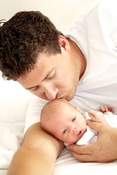 Jeune Papa Avec Bébé — Photo