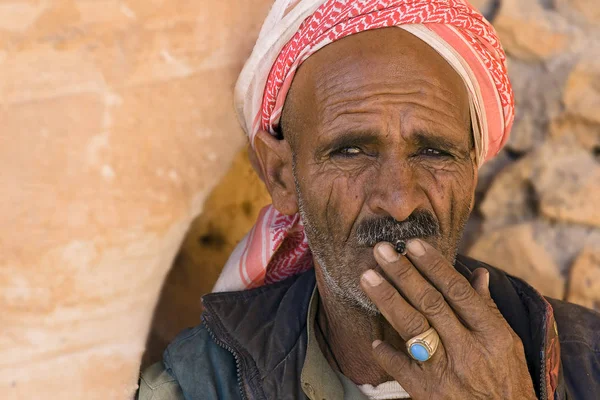 Bedouin Con Anillo Turquesa — Foto de Stock