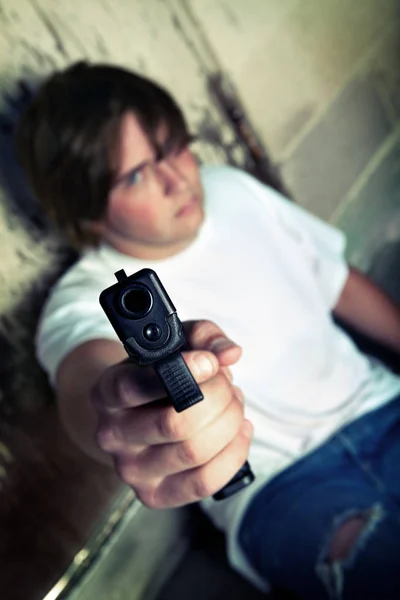 Teen Irritado Com Handgun — Fotografia de Stock