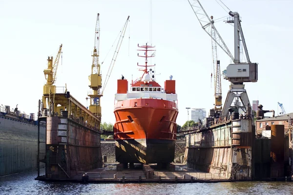 Schip Drijvend Droogdok — Stockfoto