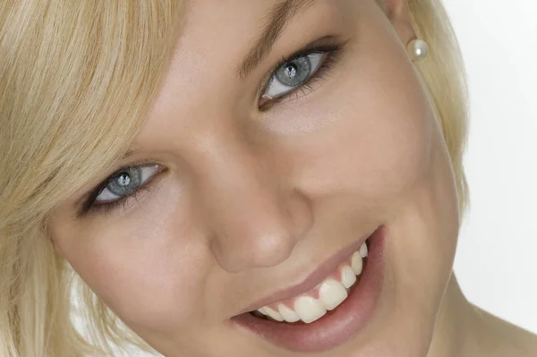 Detail Portrét Mladé Ženy Usmívající — Stock fotografie