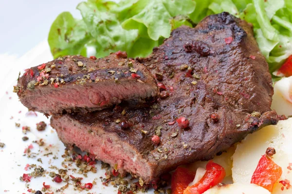 Steak Pantat Sirloin Panggang Dengan Sal — Stok Foto