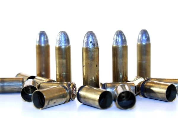 Kugeln Und Munition Isoliert Auf Weiß — Stockfoto