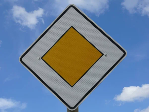 交通標識の表示を閉じる — ストック写真
