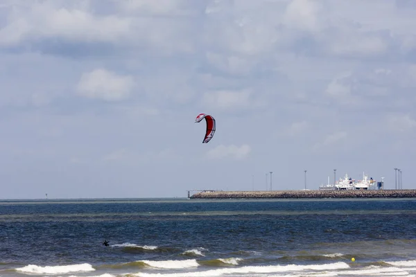 Kite Surfista Praia Nas Ondas Mar Negro — Fotografia de Stock