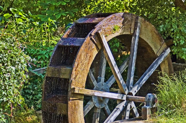 Old Wooden Wheel Garden — Stock Photo, Image