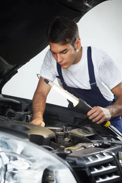 Mechanic Examining Car Tire Garage — Stock Photo, Image