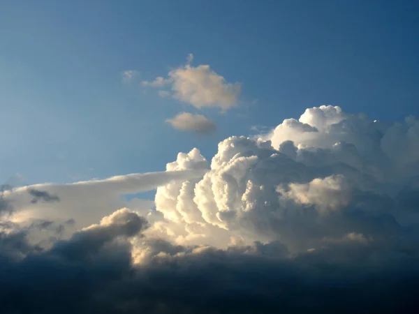 美丽多云的天空背景 — 图库照片
