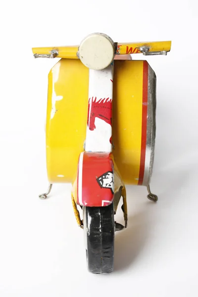 Cartão Scooter Amarelo Isolado Branco — Fotografia de Stock