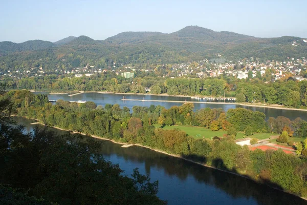 Vacker Utsikt Över Vackert Landskap Med Bergskedja — Stockfoto