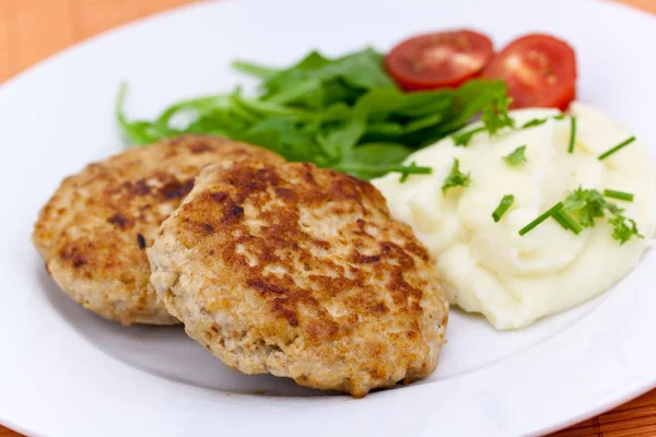 Boulettes Viande Avec Purée Pommes Terre Roquette — Photo