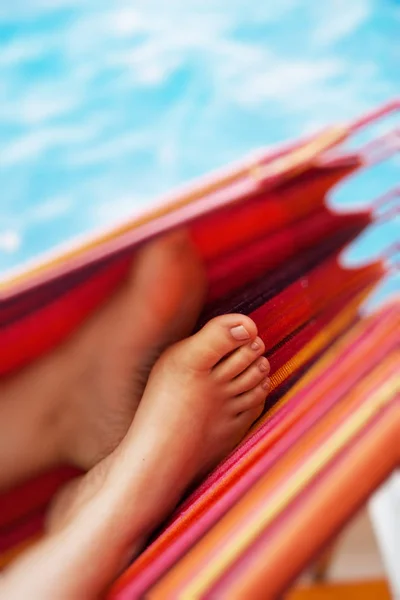 Close Van Vrouw Benen Hangmat — Stockfoto