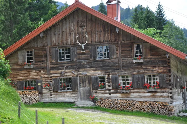 Ein Typisches Altes Holzhaus — Stockfoto