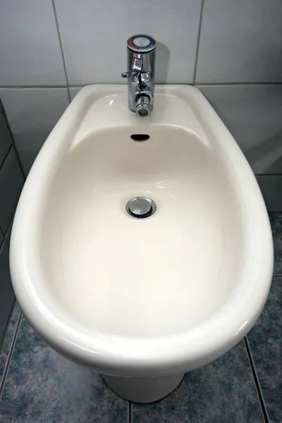 Vit Toalettskål Badrummet — Stockfoto
